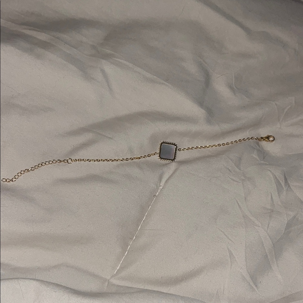 Chic Gold Bracelet with Square Accent